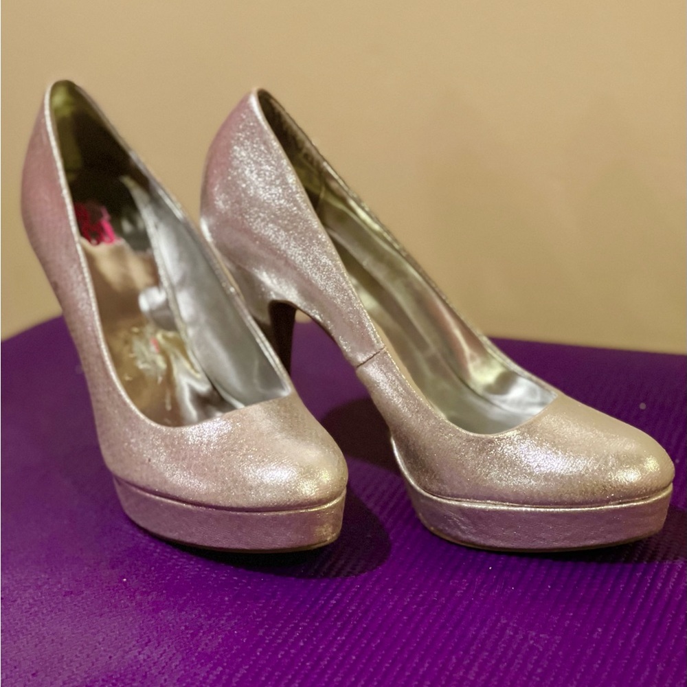 Womens pumps